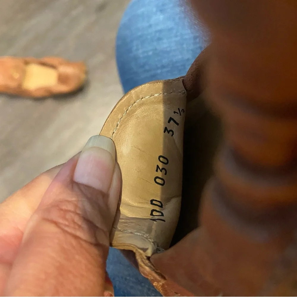 PRADA - Picture 5 of 7